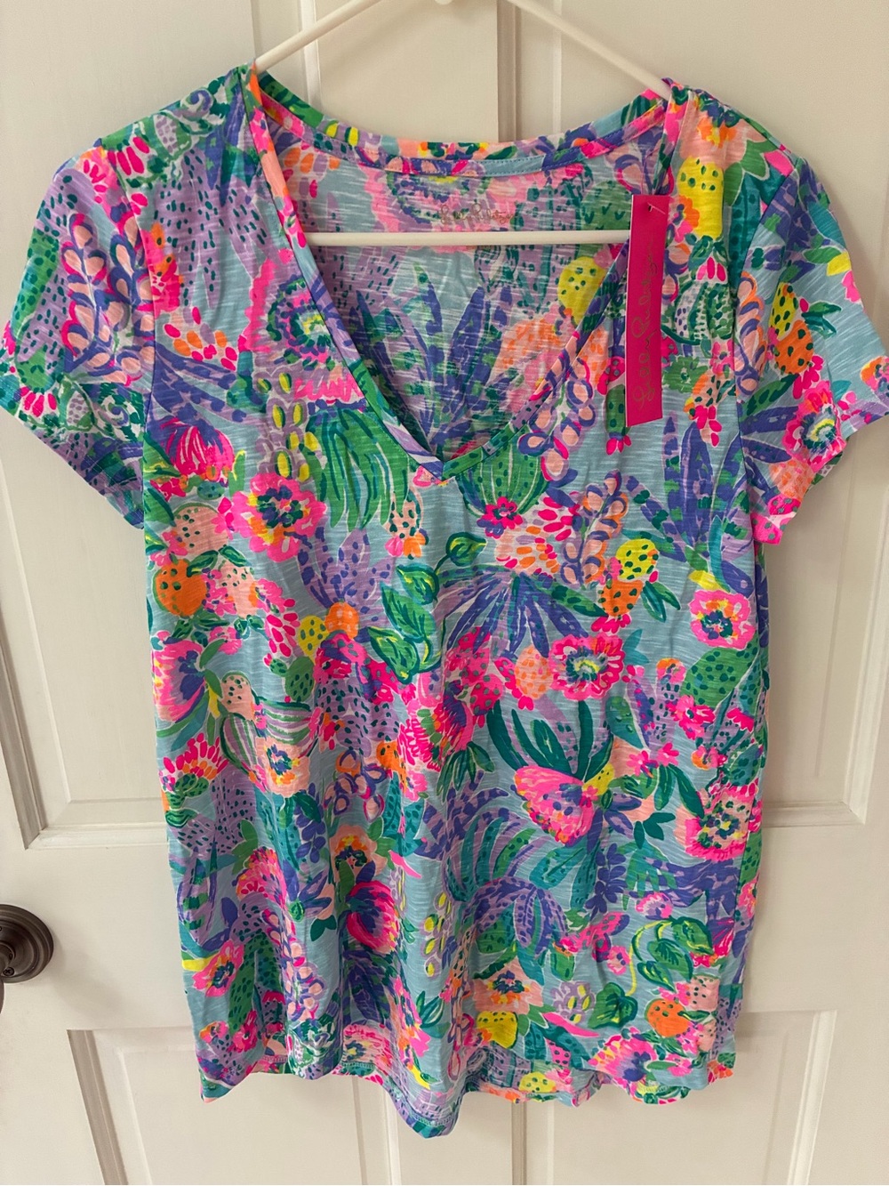 NWT Lilly Pulitzer Tropical Floral V-Neck Tee in Bright Multicolor S $48)